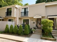 Building Photo - 1403 Oakbrook E Dr