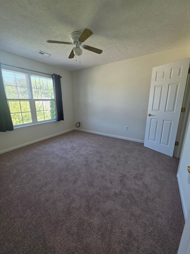 Building Photo - 558 Windsong Dr
