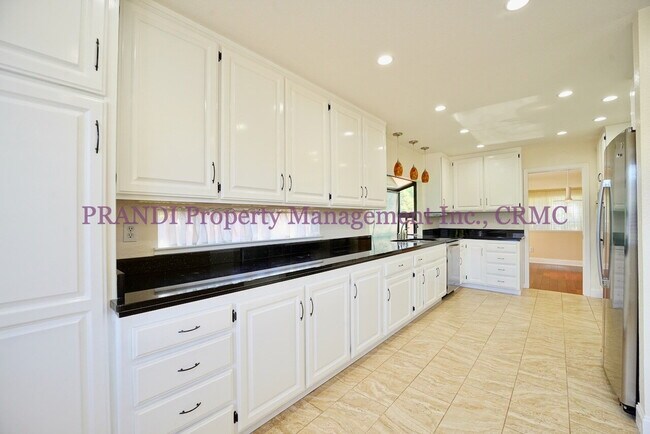 Building Photo - Modern Ranch Style Home on Corner Lot with...