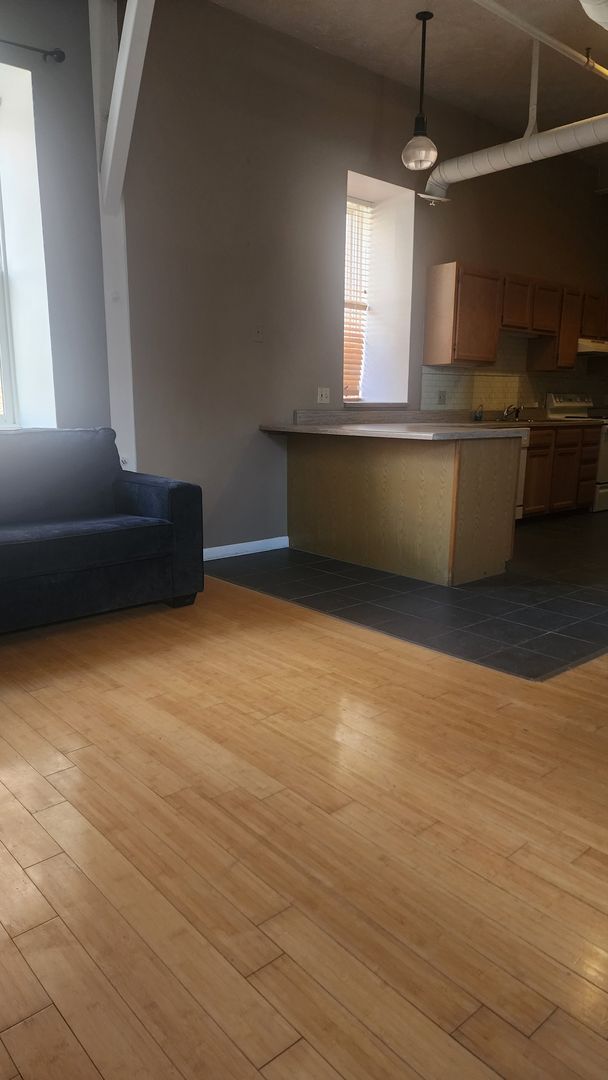 Building Photo - 1211 Howard St