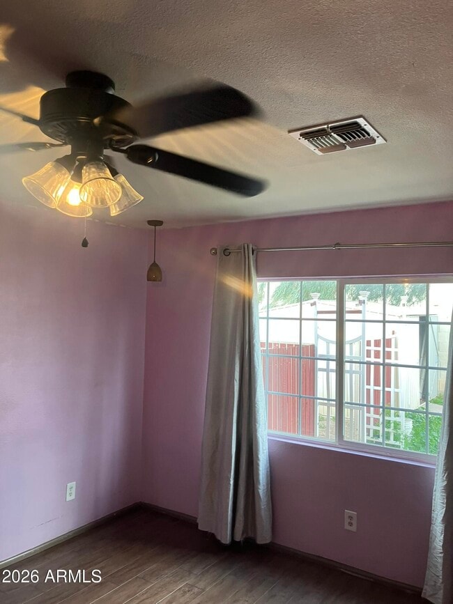 Building Photo - 7613 W Devonshire Ave