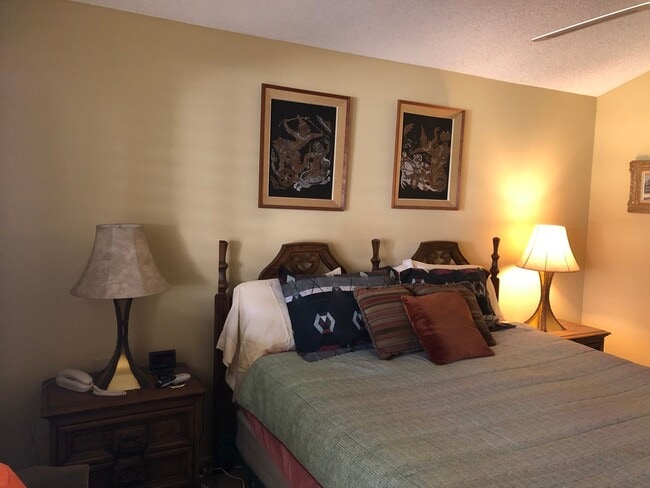 Building Photo - Lovely home with all the comforts of home. Short or Long term furnished term furnished or unfurni...