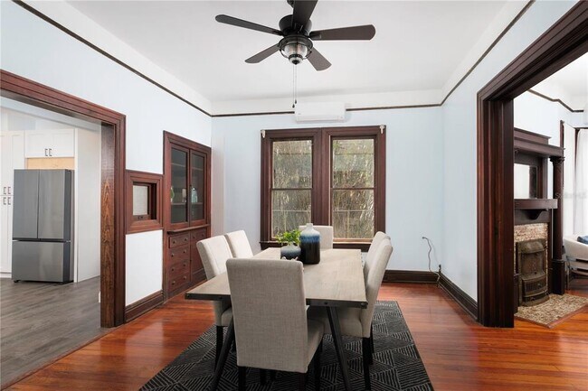 Building Photo - 735 E University Ave