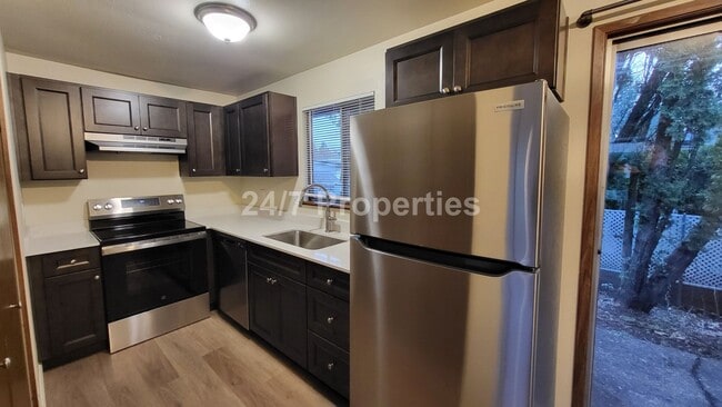 Building Photo - 2024-760MF