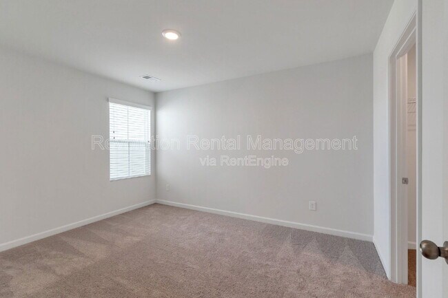 Building Photo - 101 Tumbling Waters Trl