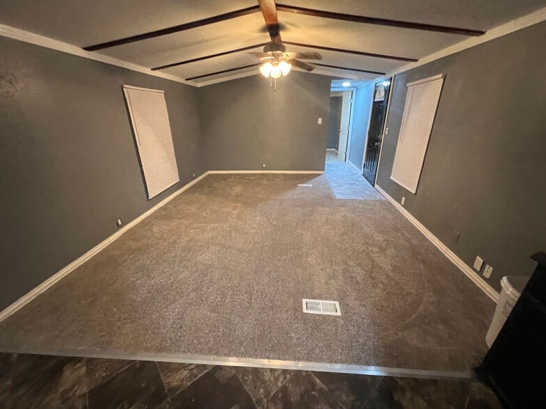 Building Photo - 102 Fentress Star