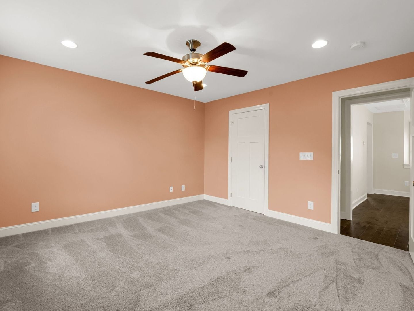 Building Photo - 19 Tudor Way