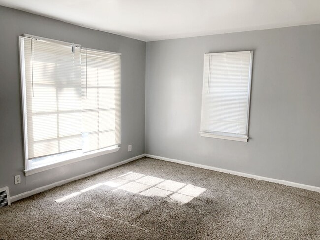 Building Photo - 3 Bed 1 Bath Single Family Home in Maple Heights!