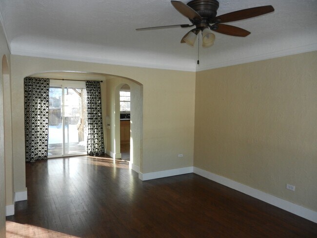 Building Photo - $0 DEPOSIT OPTION. CHARMING 3 BED 1 BATH R...