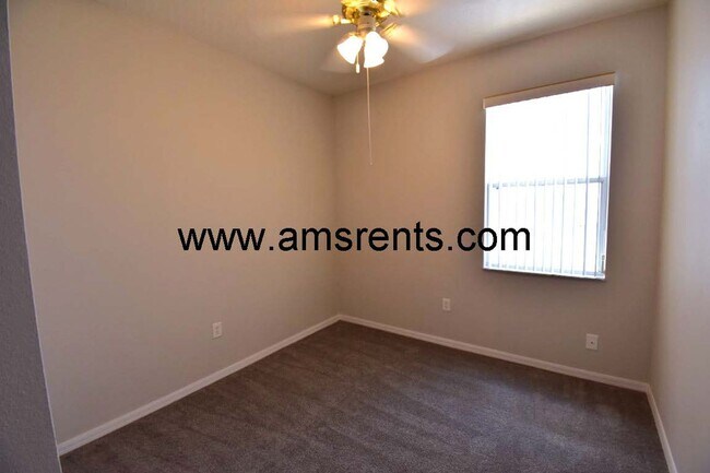 Building Photo - Spacious Pool Home in Davenport