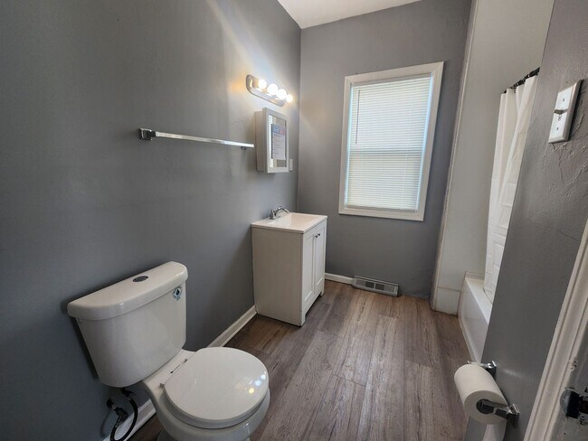 Building Photo - 3443 Regent Rd