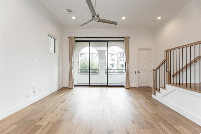 Building Photo - 7518 Viano Ln