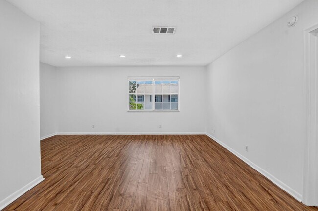 Building Photo - 298 SW 6th St