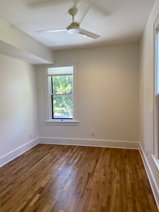 Building Photo - 237 Stuart Ave