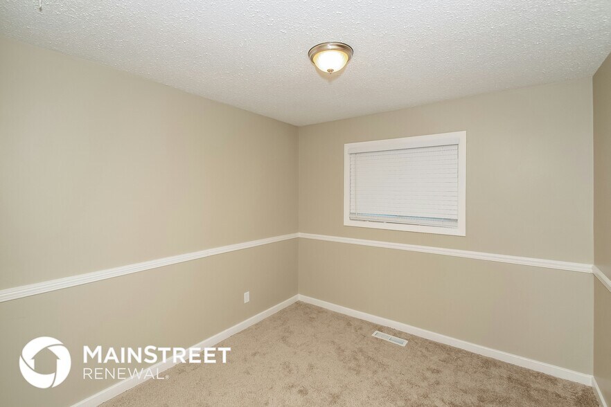 Building Photo - 1309 Lake Ln NE