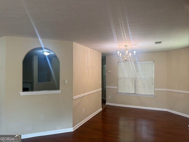 Building Photo - 3229 Diamond