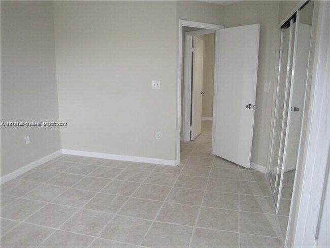 Building Photo - 1206 San Remo Cir