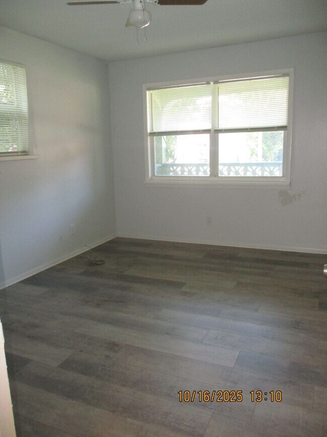 Building Photo - Charming 3 bedroom 2 bathroom Holly Hill