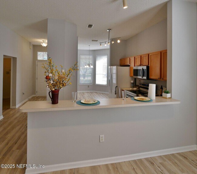 Building Photo - 1290 Ardmore St