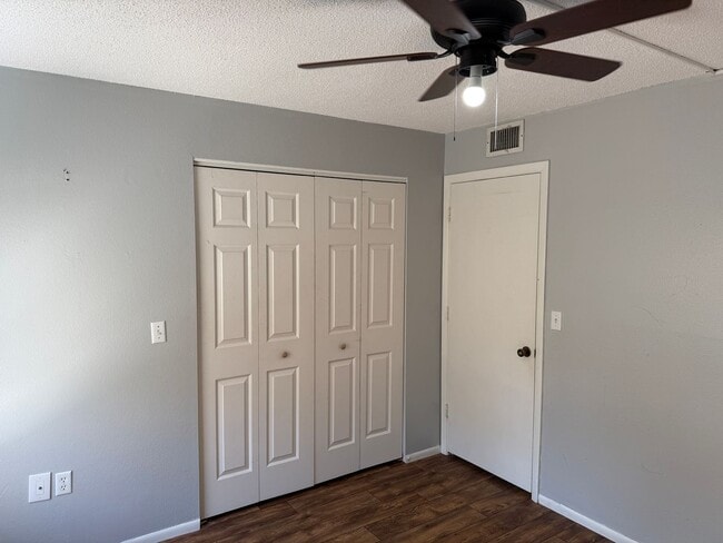 Building Photo - 2Bedroom 2 Bath Single Family Home W/1 Car Garage