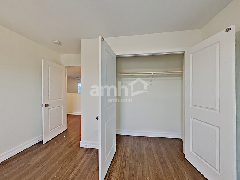 Building Photo - 9875 S Eastern Ave