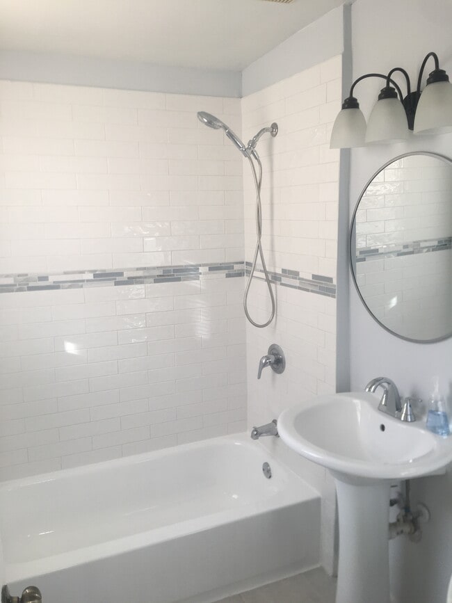 Full Bathroom - 312 S Duncan St