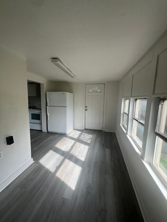 Building Photo - Section 8 Accepted