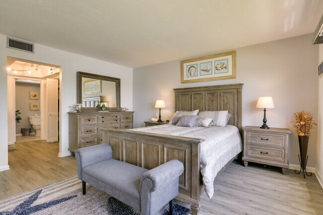 Building Photo - 3722 SE 12th Ave