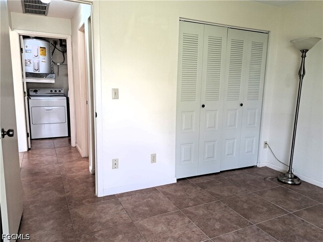 Building Photo - 10525 Putnam Ct