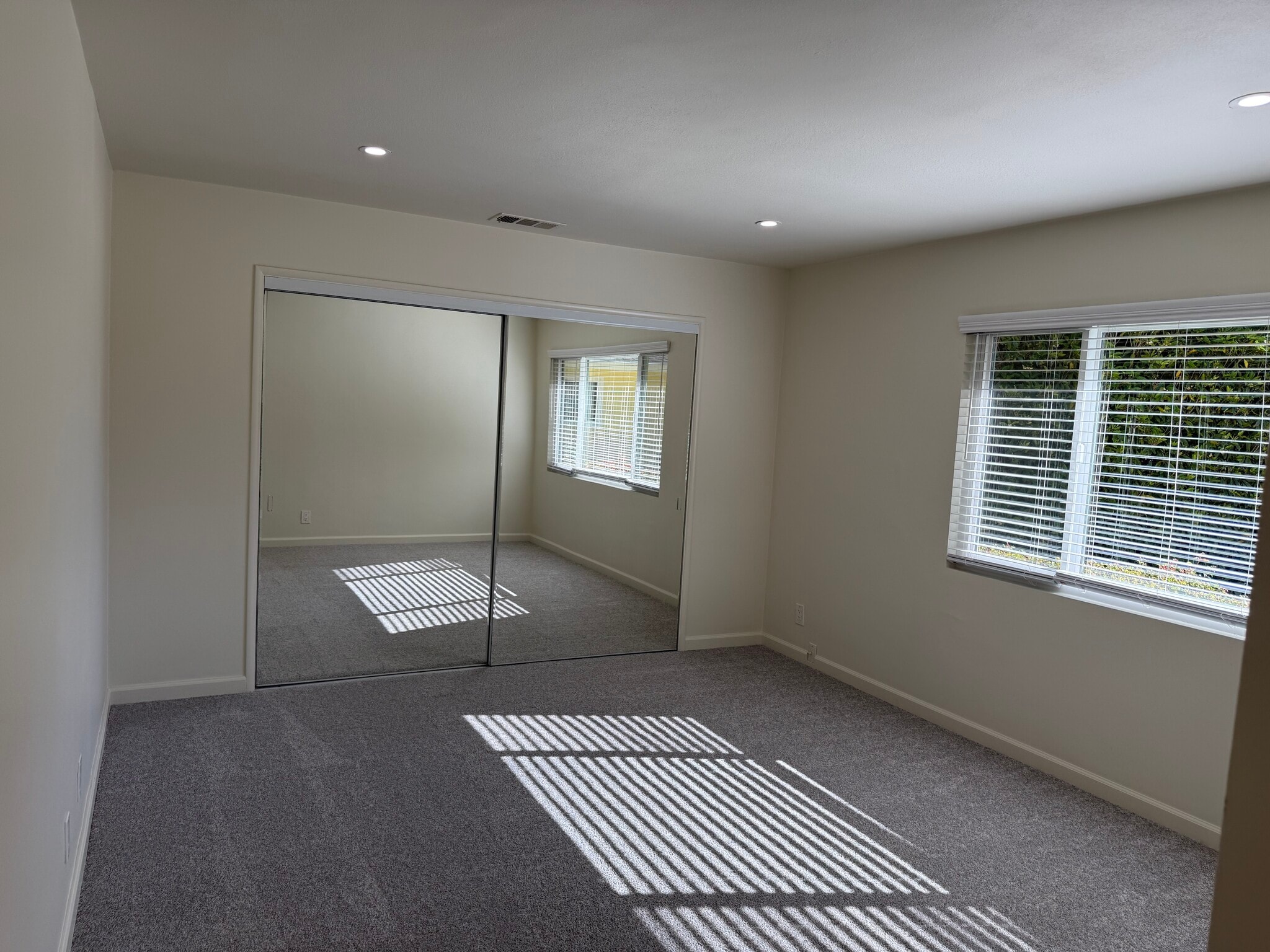 Building Photo - 486 Vaquero Ln