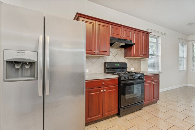 Building Photo - 407 Livingstone Ln