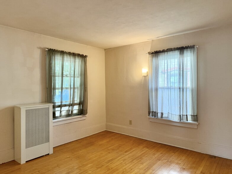 Building Photo - 715 Bushnell St