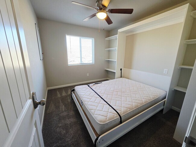 Building Photo - Charming 3 bedroom Townhome