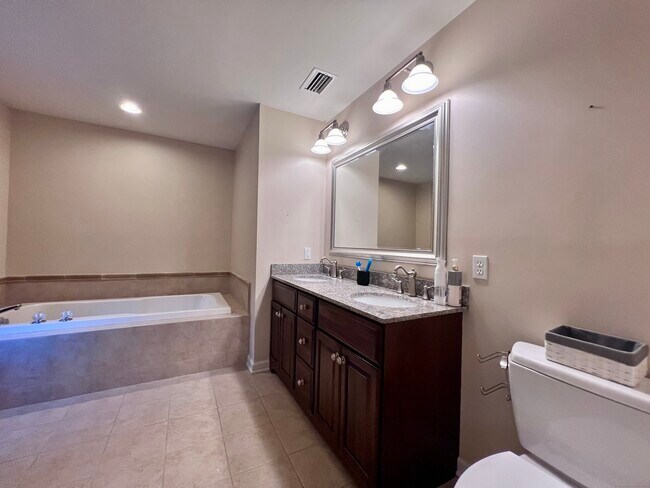 Building Photo - 4 Cobblestone Ct