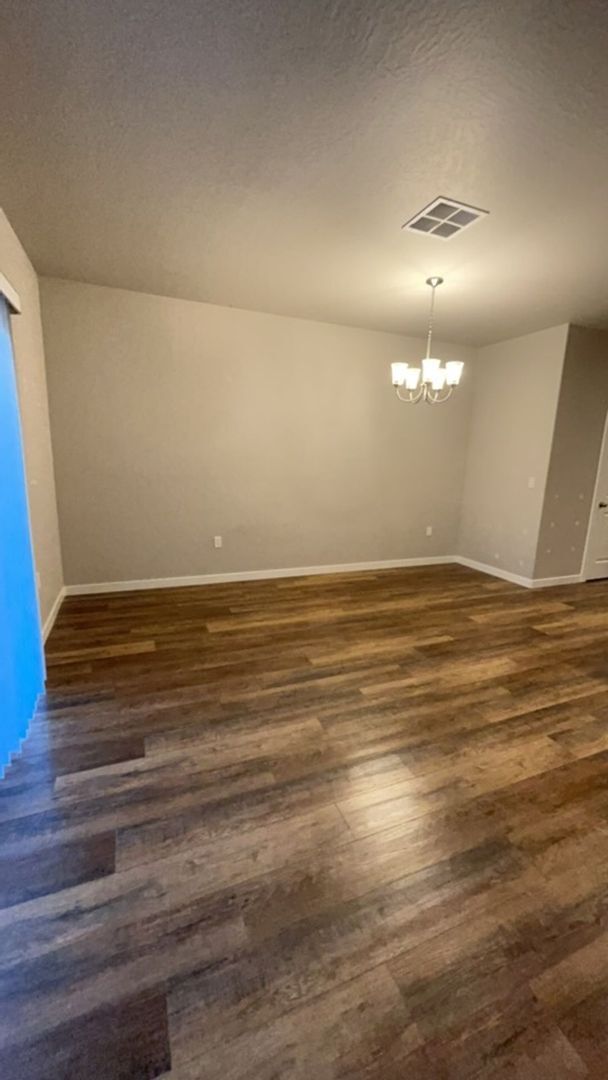 Building Photo - 3 Bedroom 2.5 Bath with Attached Garage