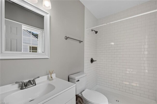 Building Photo - 31 Greenbrier Rd