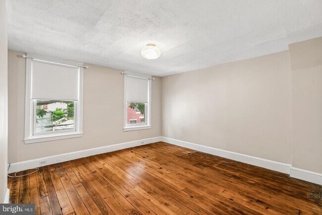 Building Photo - 788 N Croskey St