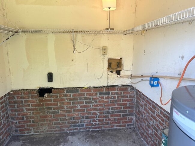 Building Photo - 10-A Willow Lane