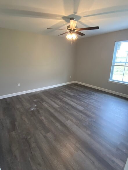 Building Photo - 2018 Serenade Ln