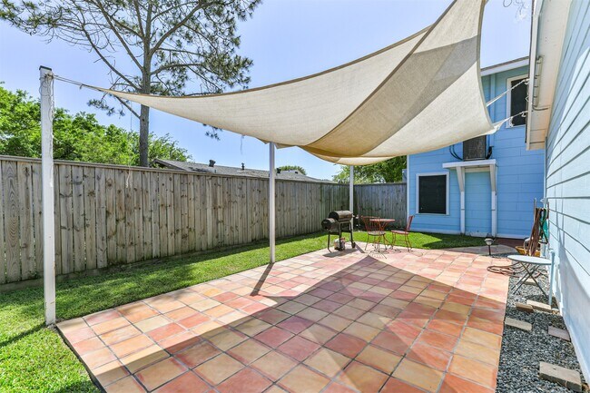 Building Photo - 818 11th St