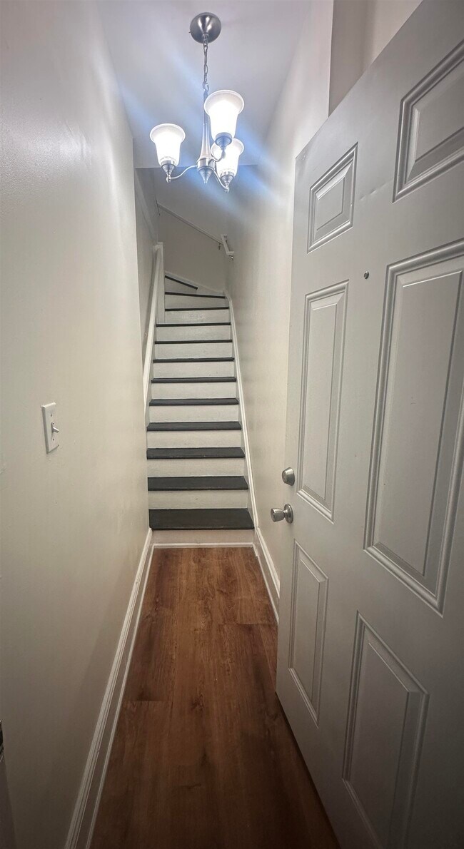 Building Photo - 192 Fairview Ave