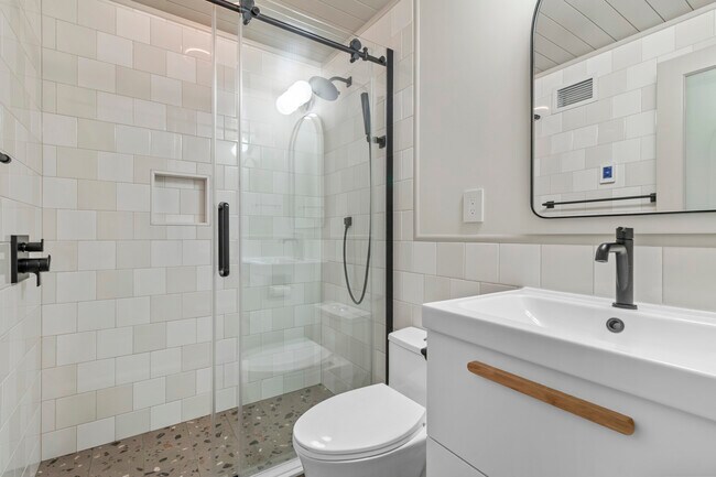 Building Photo - 347 Kosciuszko Street