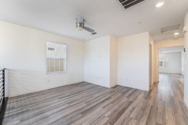 Building Photo - Modern Living in Inspirada Community!