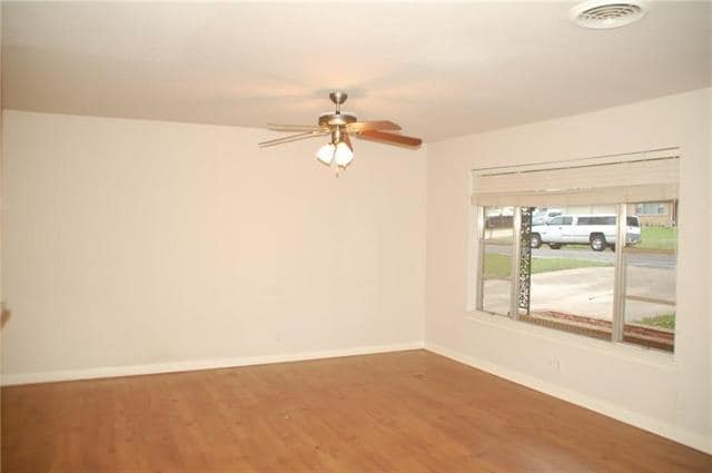 Building Photo - 1133 Valley View Dr