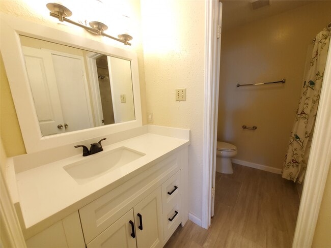 Building Photo - 2810 Arrowhead Dr