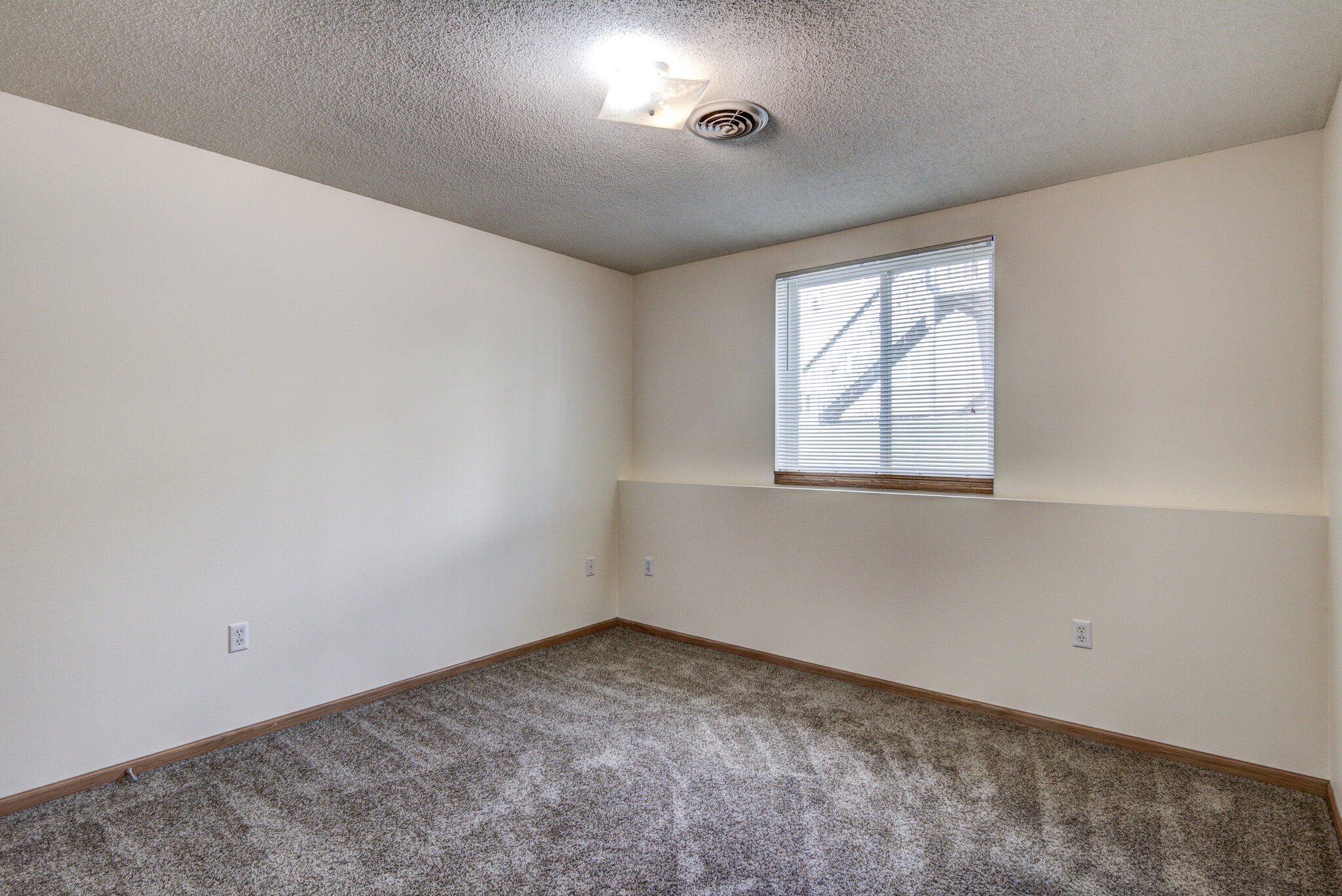 Building Photo - 1130 Weatherridge Rd
