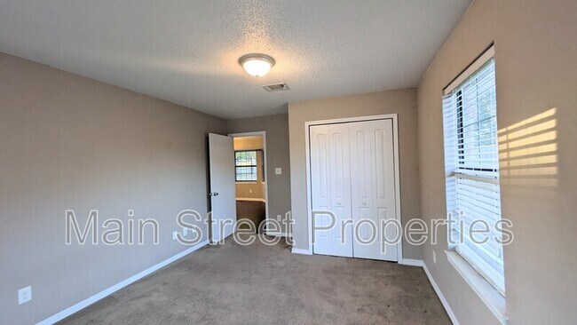 Building Photo - 7524 Sandy Creek Dr