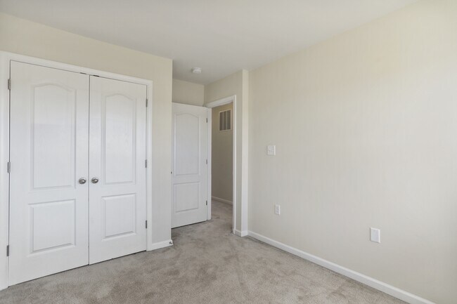 Building Photo - 18 Chillingham Ct