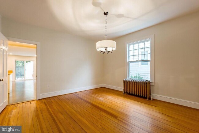 Building Photo - 3236 McKinley St NW