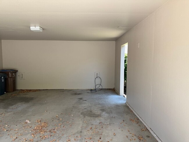 Building Photo - TWO BEDROOM /ONE BATH CONDO, ONE LEVEL GRO...